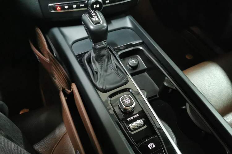Used Volvo XC60 2020 T5 4x4 Zhiyi Luxury Edition Gear Lever