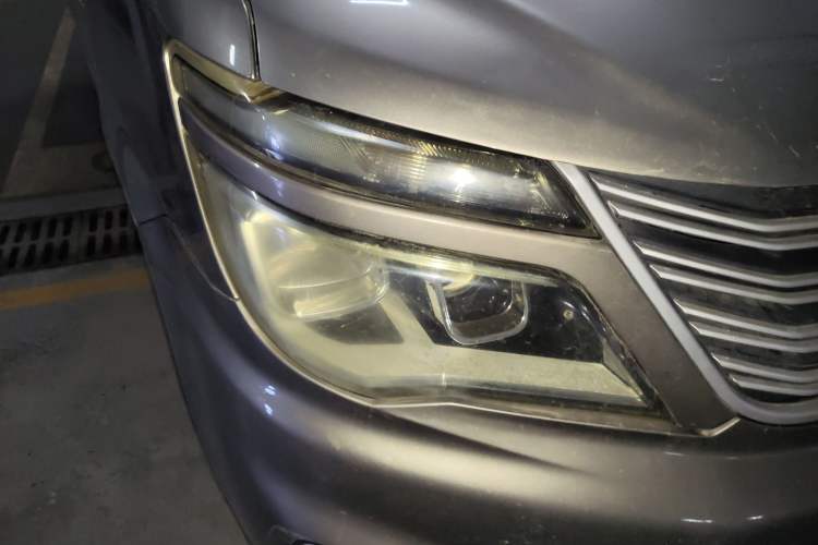 Used FORTHING Lingzhi 2022 M5L 2.0L Utility Model 7 Seats Right Front Headlight