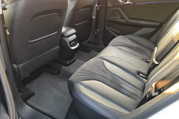 Used Roewe D5X DMH 2024 135 Tech Edition
