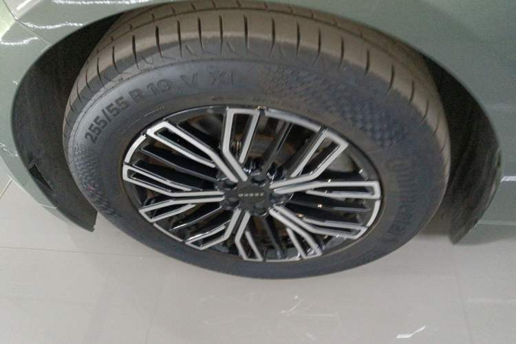 Used Zeekr 001 2025 WE Edition 95 kWh All-Wheel Drive Exterior 4