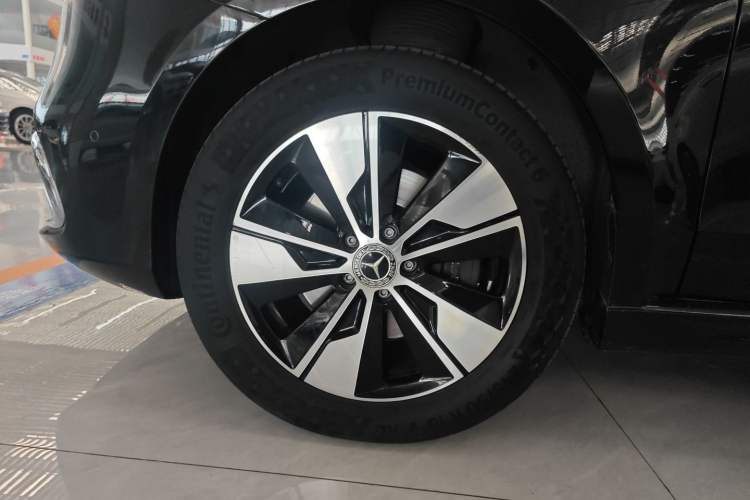 Used Mercedes-Benz V-Class 2021 V 260 Prestige Edition Left Front Wheel Hub