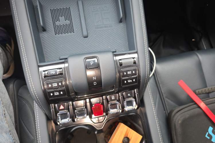 Used Formula Leopard 5 2023 Navigator Edition Gear Lever