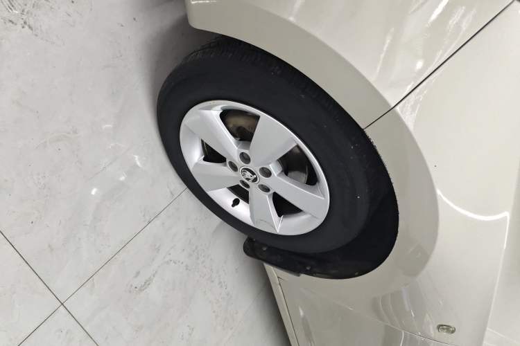 Used Skoda Rapid 2015 1.6L Manual Smart Selection Model Left Front Wheel Hub