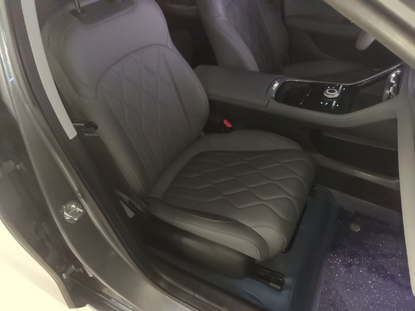 Geely Galaxy A7 2025 Model EM-i 70km Luxury Edition — снимка 19