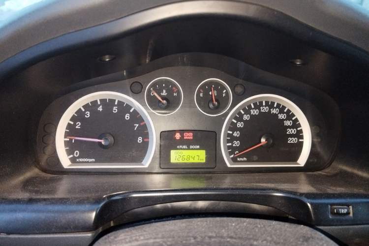 Used Huatai Santa Fe Classic 2012 2.0L Gasoline Manual Two-Wheel Drive with Sunroof
