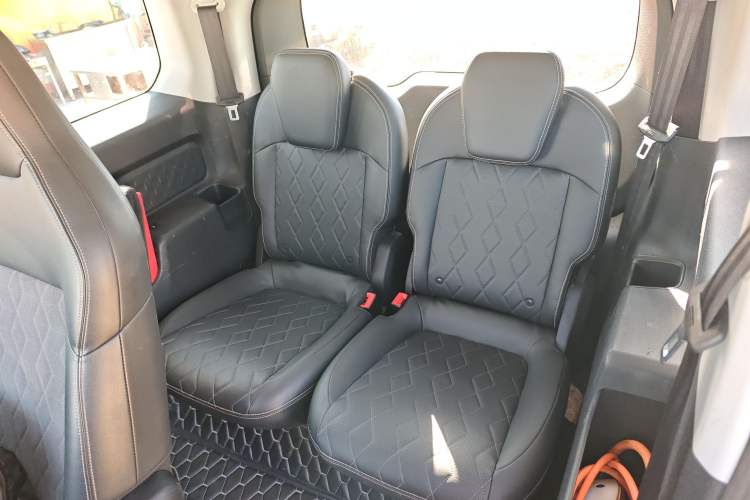 Used Baojun KiWi EV 2023 Smart Luxury Edition Ternary Lithium Interior 4