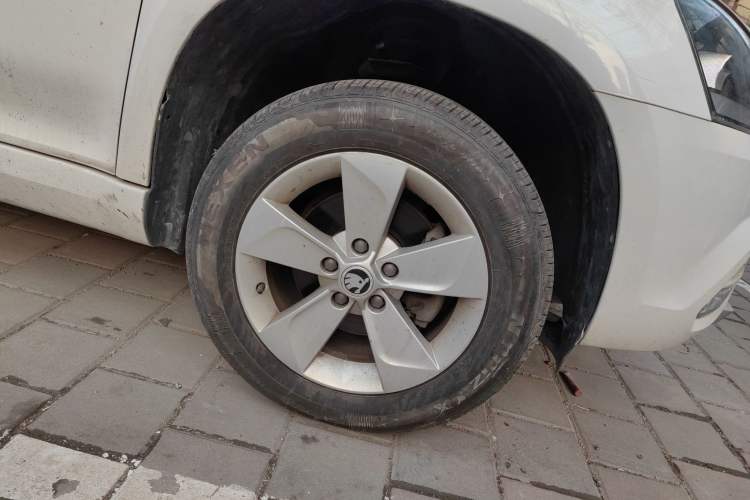 Used Skoda Yeti 2017 1.6L Manual Front-Wheel-Drive Version
