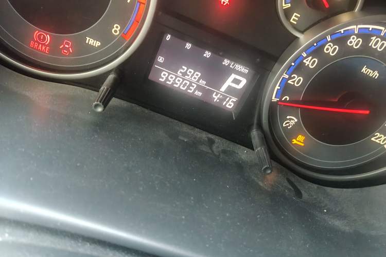 Used Suzuki SX4 2012 1.6L Automatic Ruiqi Model Odometer Close Up