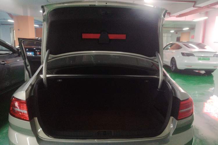 Used Volkswagen Magotan 2019 330TSI DSG Luxury Model China V Standard Trunk