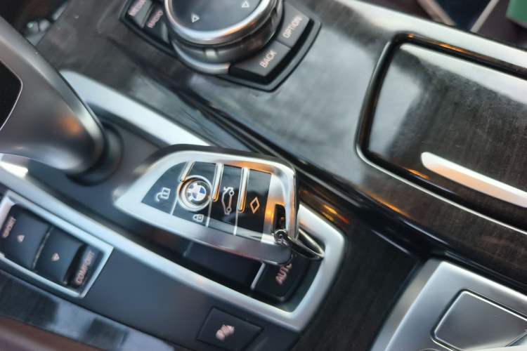 Used BMW 5 Series 2014 525Li Luxury Design Package