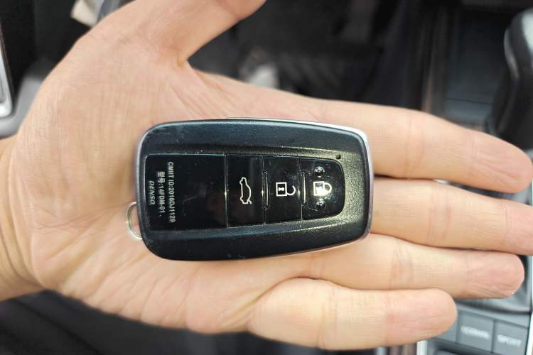 Used Toyota Camry 2019 2.5G Luxury Edition China VI Standard Vehicle Key