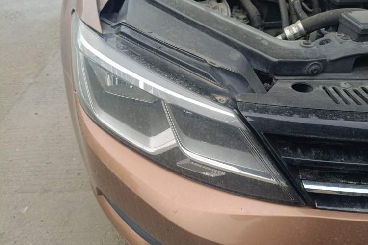 Used Volkswagen Lamando 2015 280TSI DSG Comfort Edition Right Front Headlight