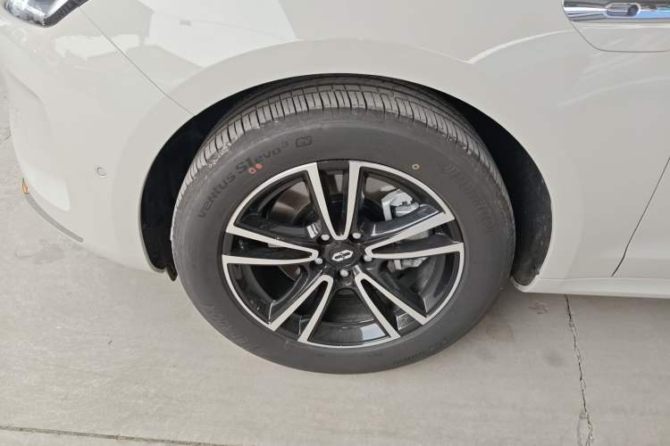 Used Hima AITO M5 2025 Extended-Range Ultra All-Wheel-Drive Version Left Front Wheel Hub