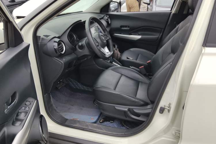 Used Nissan Kicks 2021 1.5L XV CVT Smart Connect Luxury Edition Left Front Seat