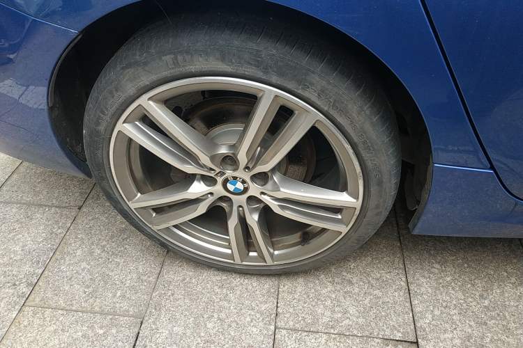 Used BMW 1 Series 2019 120i Leading Model M Sport Package Right Rear Wheel Hub