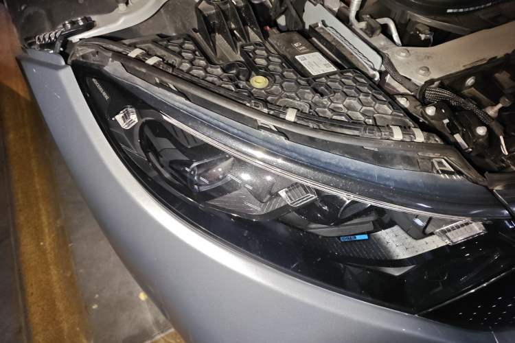 Used Mercedes-Benz EQS 2022 Updated Version 450+ Pioneer Edition Right Front Headlight