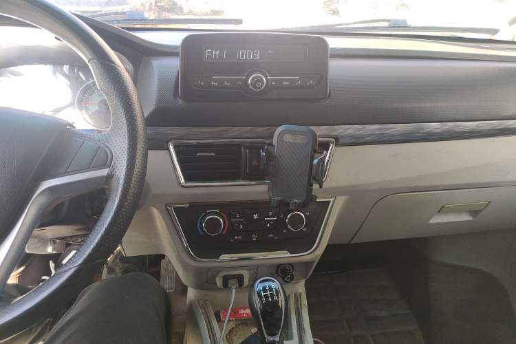 Used Jinbei New Hiace S 2021 1.5L Wealth Central Air-Conditioned Van China VI Standard SWC15M