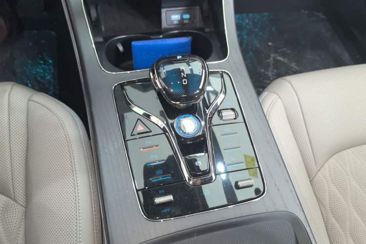 Used BYD Han 2025 DM-i Intelligent Driving Edition 125KM LiDAR Flagship Model
