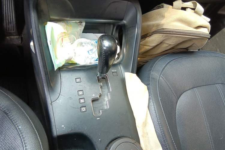 Used Hyundai ix35 2013 2.0L Automatic Two-Wheel Drive Smart GLS China IV Standard Gear Lever