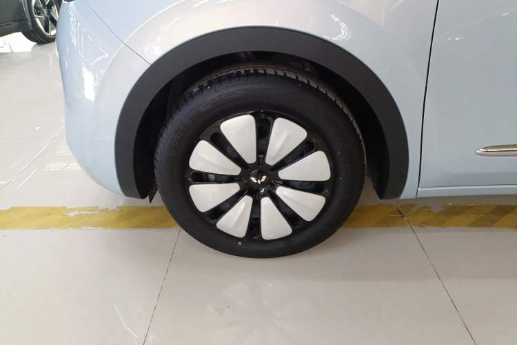 Used Wuling Bingo 2025 410 km Lingxi Deluxe Edition Left Front Wheel Hub