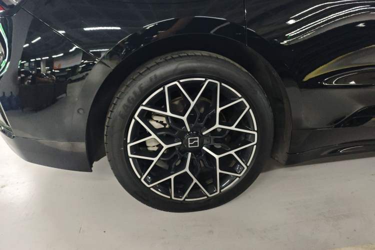 Used Zeekr 001 2024 WE Edition 95 kWh All-Wheel Drive Right Rear Wheel Hub