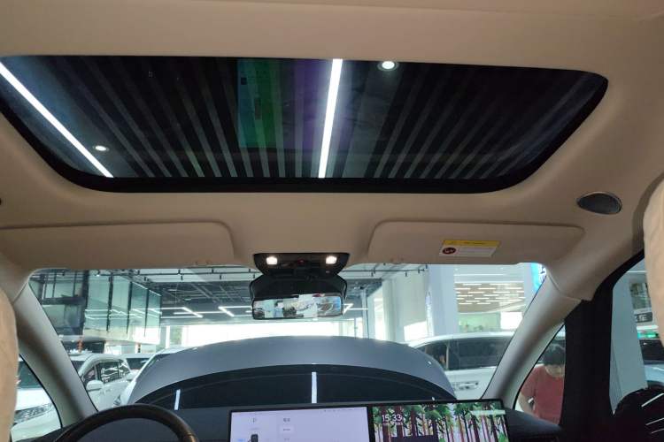 Used Li Auto MEGA 2024 Ultra Model
