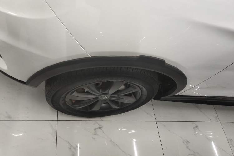 Used BYD Yuan New Energy 2019 EV535 Smart Connect Trendsetting Model Left Front Wheel Hub