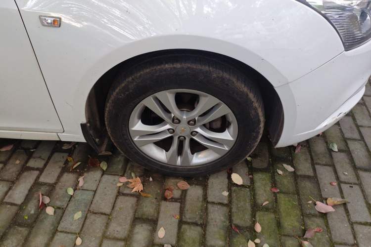 Used Chevrolet Cruze 2015 1.5L Classic SE AT Right Front Wheel Hub