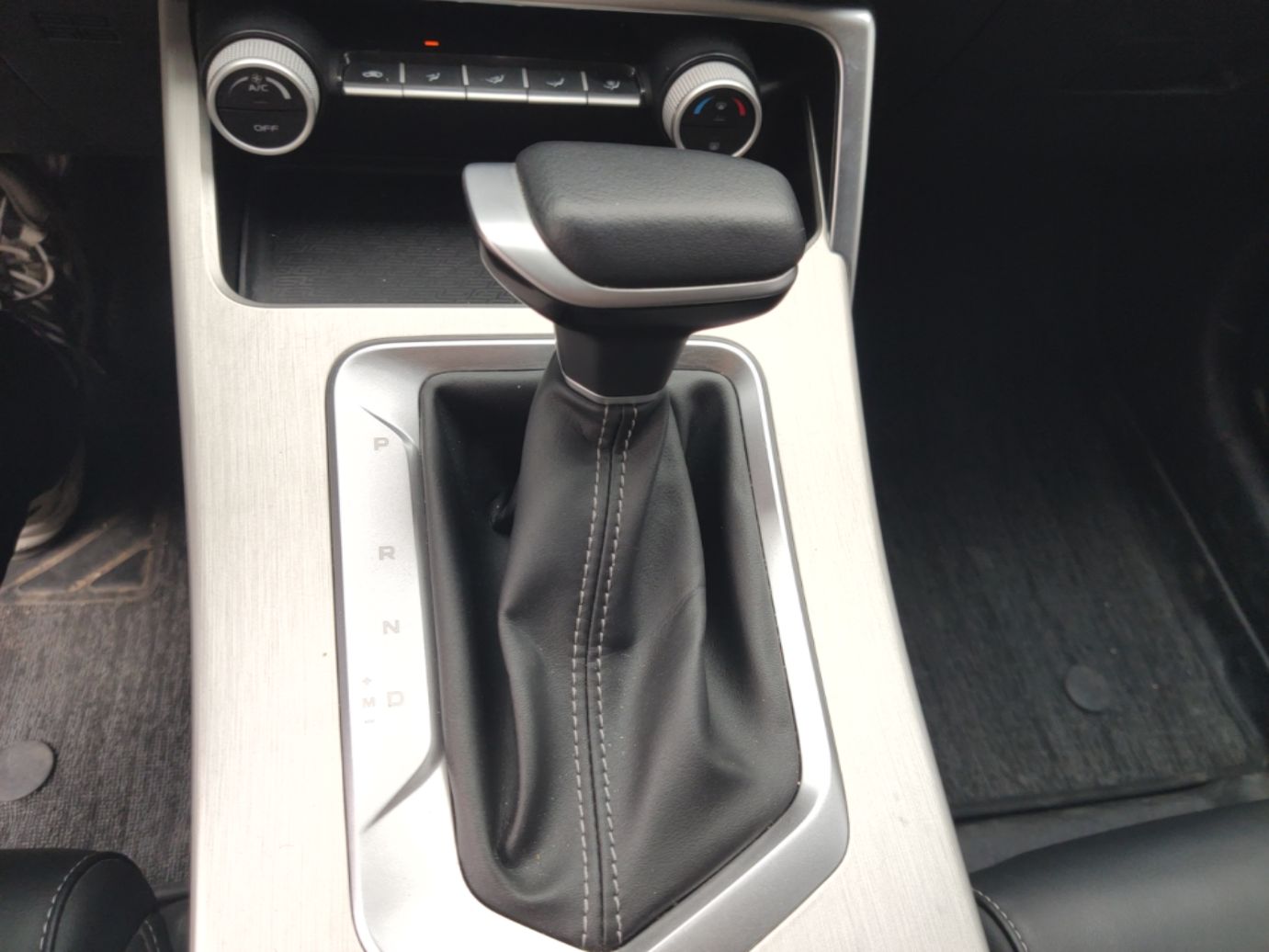 Geely Auto Coolray 2025 1.5L CVT Super Edition — снимка 16