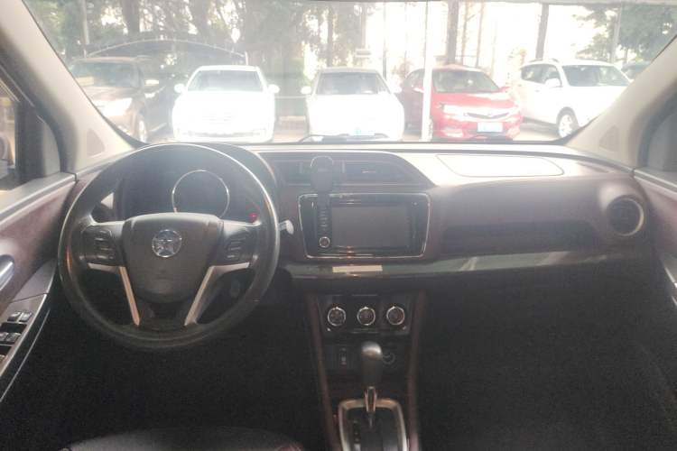 Used Venucia M50V 2017 1.6L XL CVT Luxury Edition