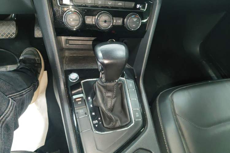 Used Volkswagen Tiguan L 2021 330TSI Automatic Two-Wheel Drive Smart Edition