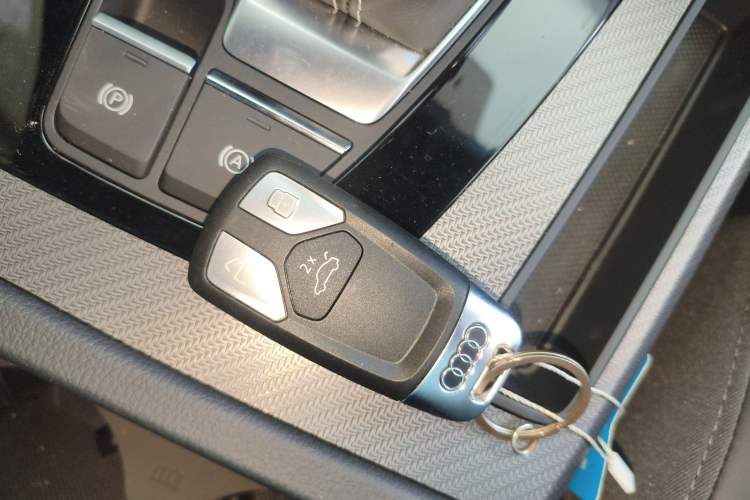 Used Audi Q5L 2025 quattro 45th Anniversary Edition 40 TFSI Luxury Dynamic Model
