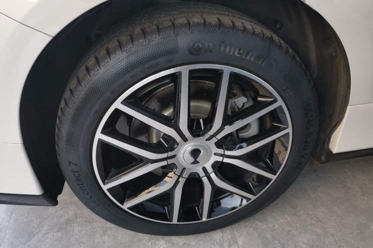 Used Denza Z9 2024 1100 km Four-Wheel Drive Max Version
