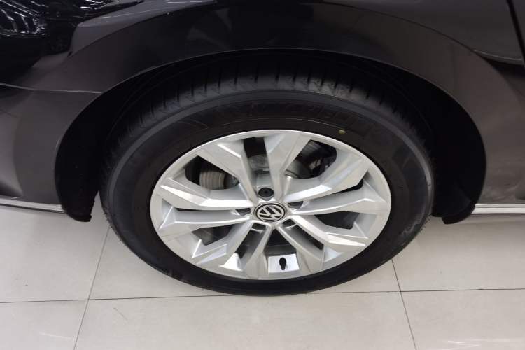 Used Volkswagen Magotan 2017 330TSI DSG Luxury Model Right Rear Wheel Hub