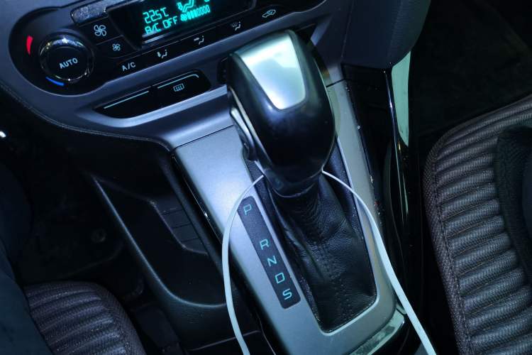 Used Ford Focus 2012 Sedan 1.6L Automatic Fashion Edition
