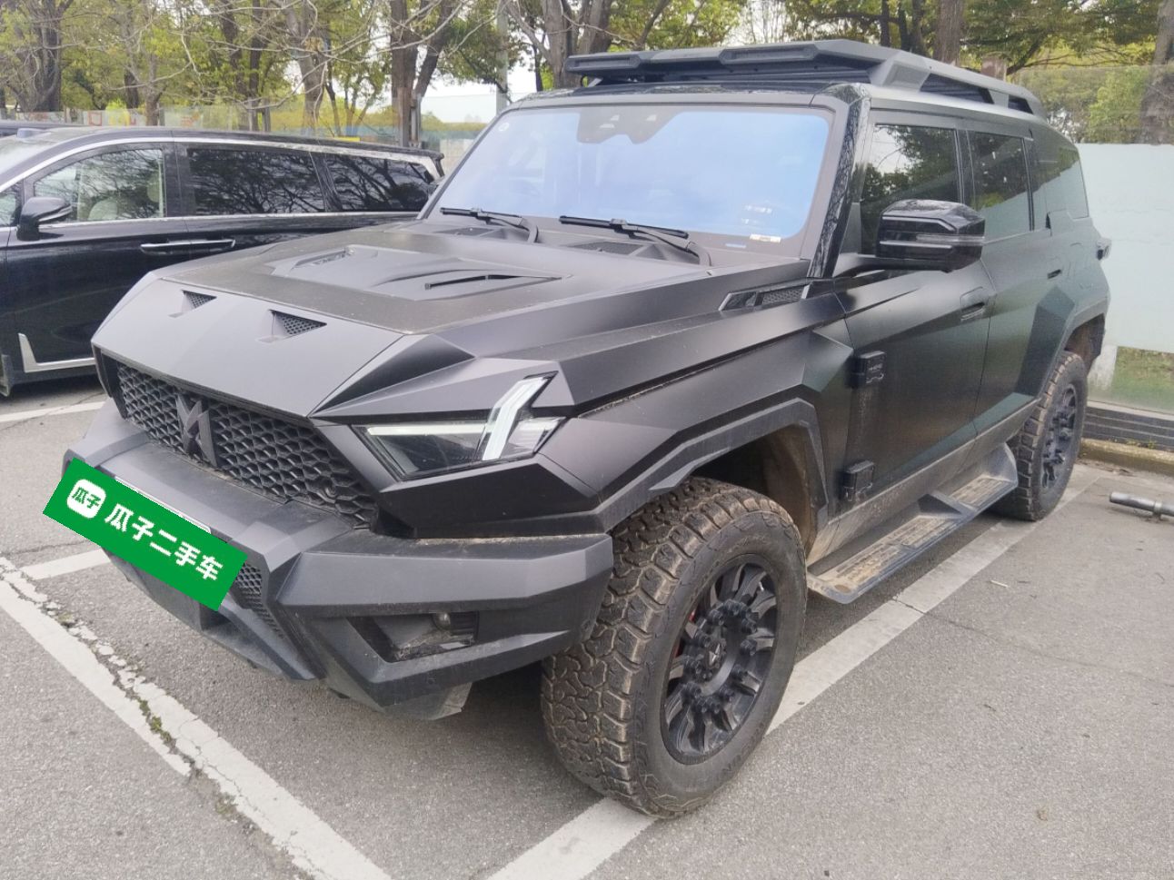 تحت مقدمة السيارة