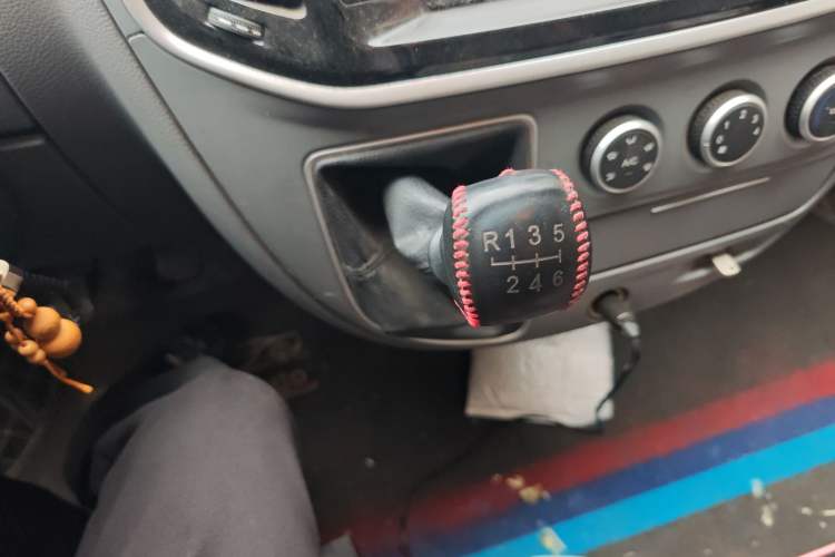 Used SAIC MAXUS Xintu V80 2021 2.0T Manual Classic Aoyuntong Long Wheelbase Mid-Roof 6/7/8/9-Seater
