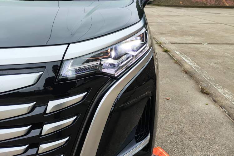 Used Denza D9 2022 DM-i 1040 Prestige Model Left Front Headlight