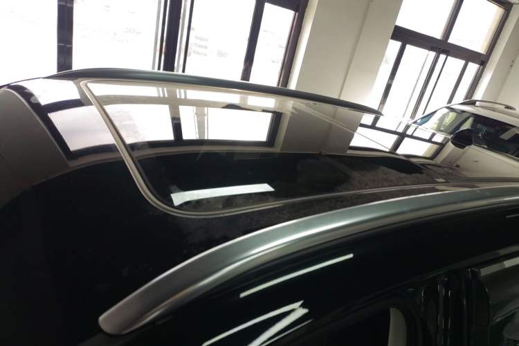 Used Hongqi HS5 2022 Facelifted Version 2.0T Smart Connect Flagship All-Wheel-Drive Edition
