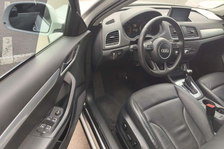 Used Audi Q3 2015 35 TFSI Comfort Model Driver Seat