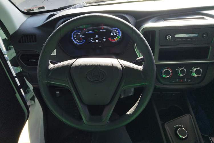 Used Chana Ruixing EM80 2025 Passenger Version Comfort Edition 6-Seater 300 km Dual-Swing Doors