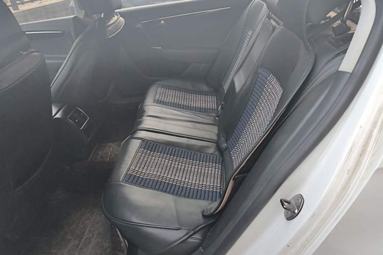 Used Volkswagen Magotan 2013 1.8TSI Prestige Model Left Rear Seat