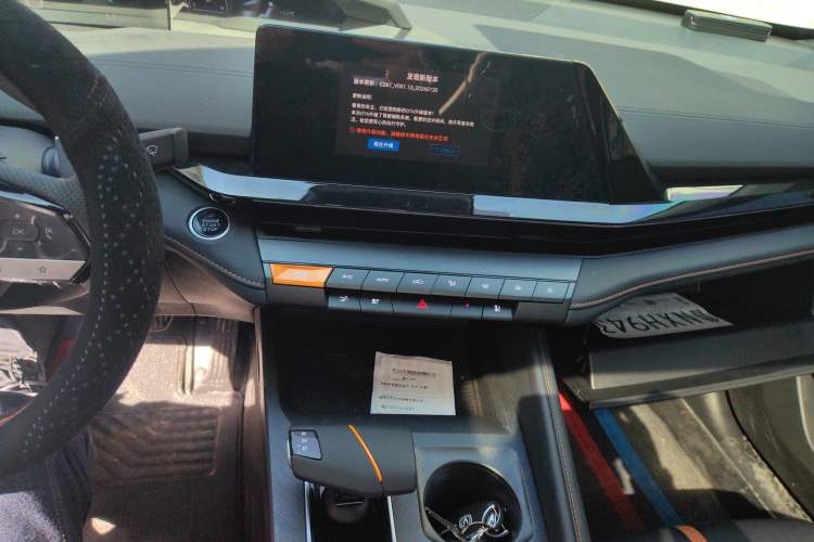 Used CHANGAN UNI-V 2025 1.5T 500Bar High-Energy Version Audio And AC Panel