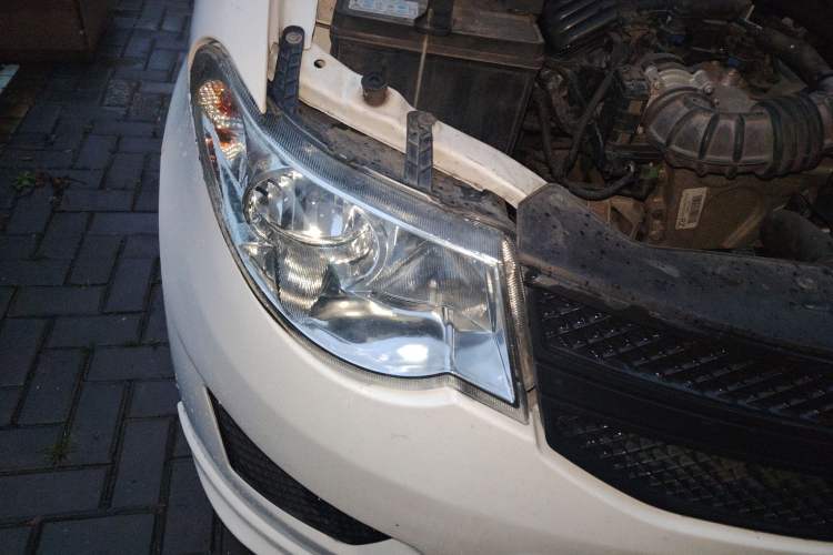 Used Wuling Rongguang S 2021 1.2L Base Model 5-Seater LSI Right Front Headlight