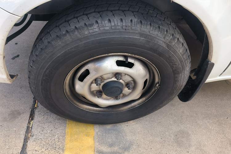 Used JMC Fushun 2022 2.0T Manual Multi-Function Passenger Vehicle Mid-Range High Roof 6-7 Seats
