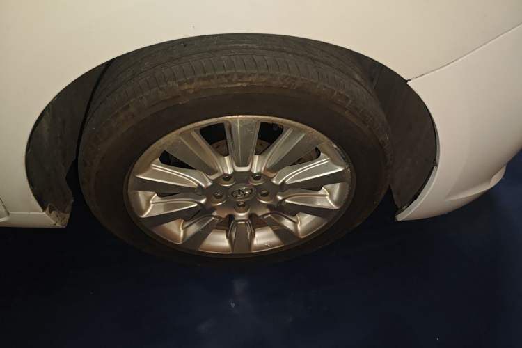 Used Toyota SIENNA  Right Front Wheel Hub