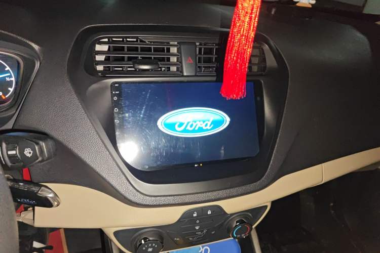 Used Ford Escort 2015 1.5L Automatic Comfort Edition Audio And AC Panel