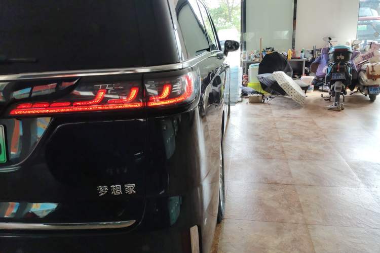 Used VOYAH Dream 2022 0-Emission Version Range of 475 km Exterior 3