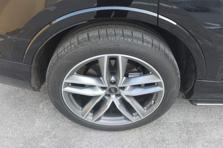 Used Audi Q7 2024 55 TFSI quattro S line Sport model
