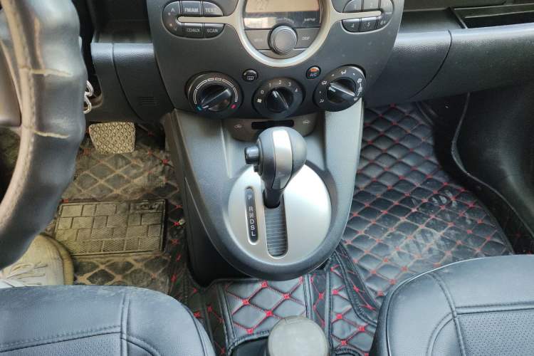 Used Mazda Mazda 2 2011 XuanDong 1.5L Automatic Value Edition
